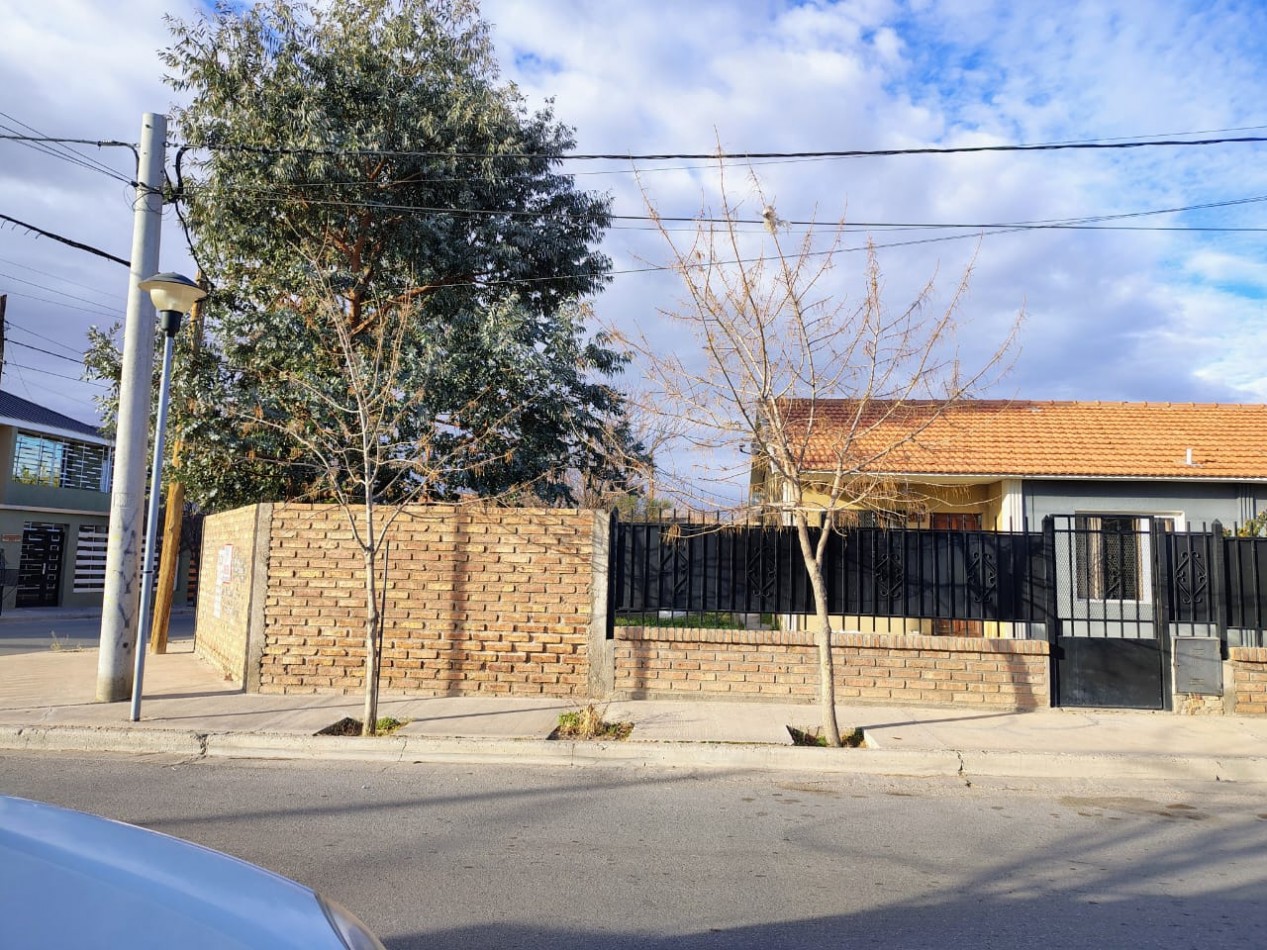 PROPIEDAD UBICADA EN BARRIO PUEBLO NUEVO (LOTE ESQUINA) / CUTRAL- CO. APTA PARA CREDITO HIPOTECARIO.