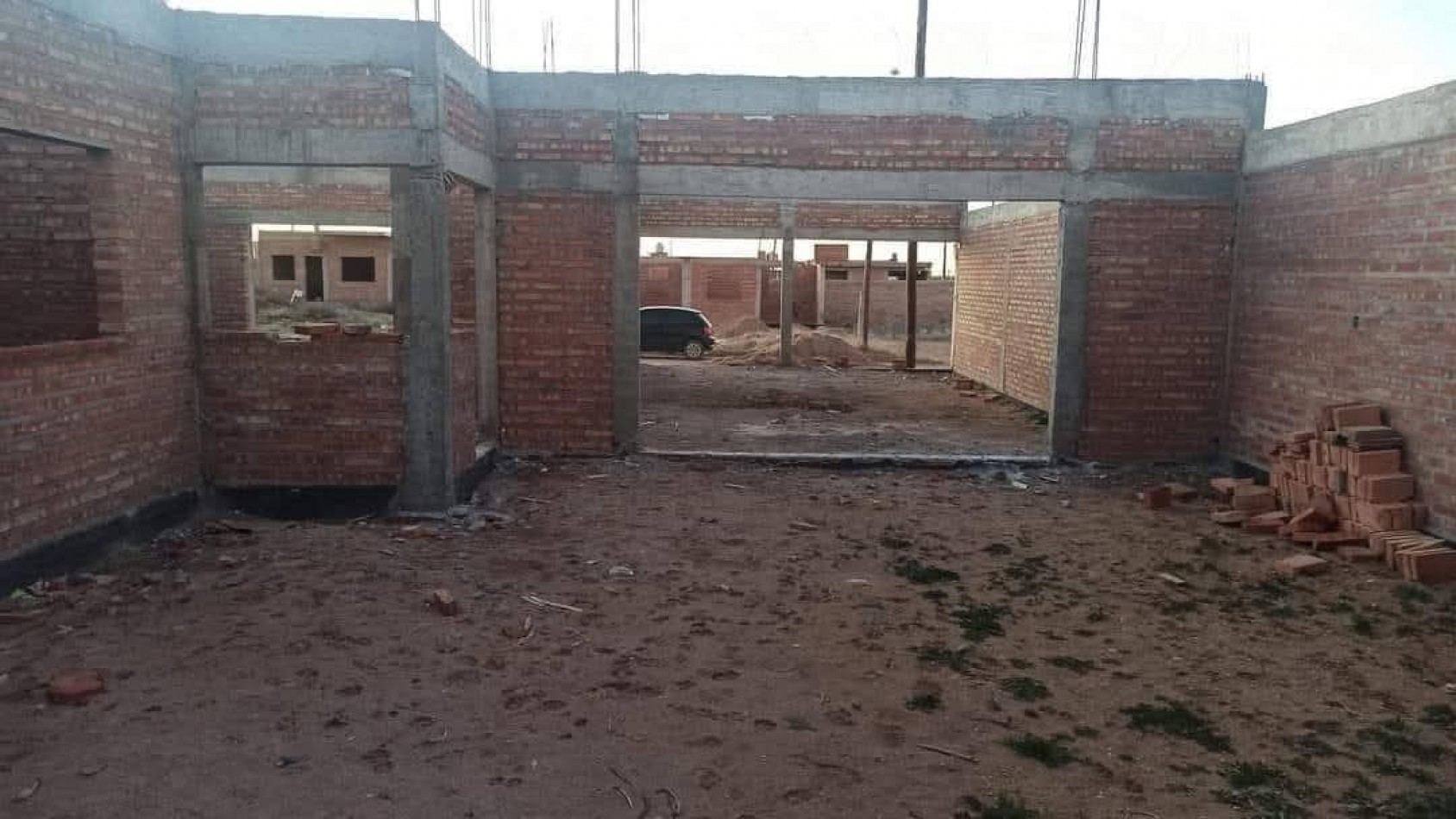 Construccion a Terminar - Barrio Altos del Sur